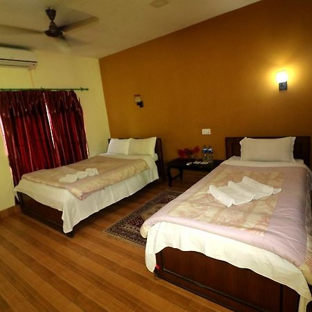 Chitwan Safari Camp & Lodge Sauraha Luaran gambar