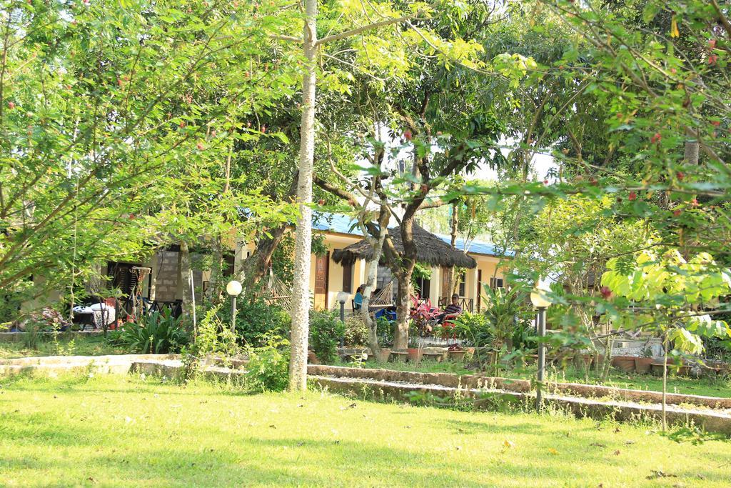 Chitwan Safari Camp & Lodge Sauraha Luaran gambar