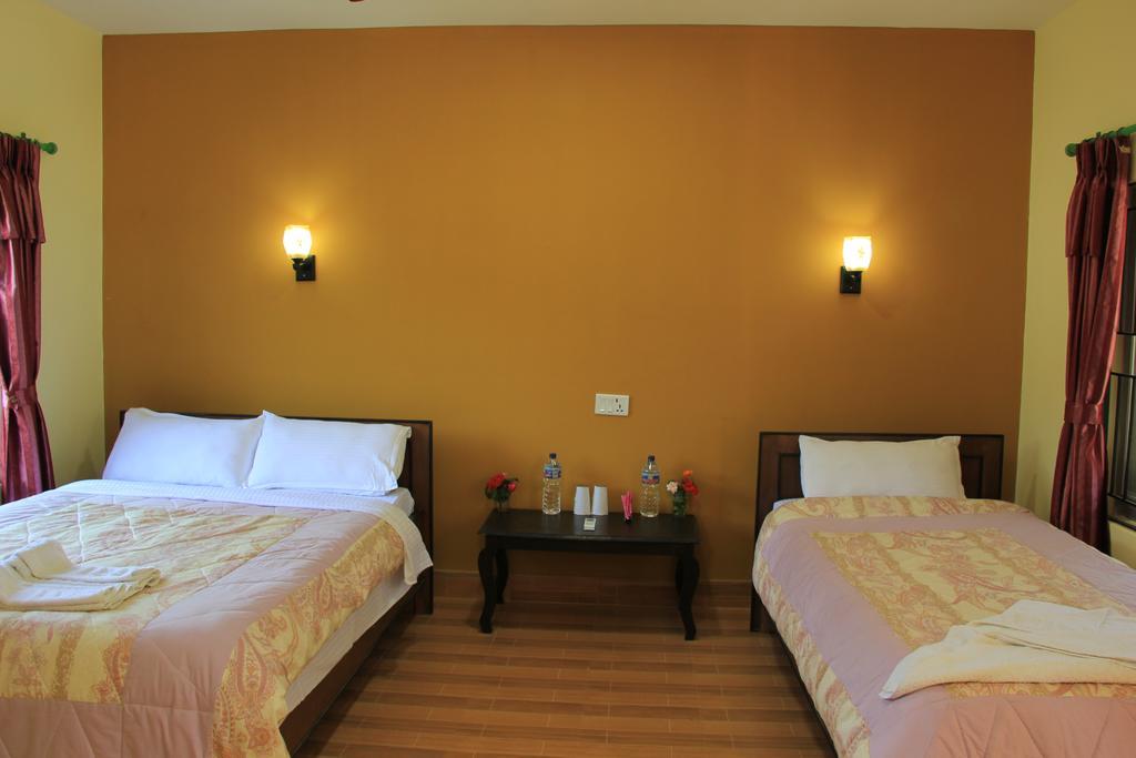 Chitwan Safari Camp & Lodge Sauraha Luaran gambar