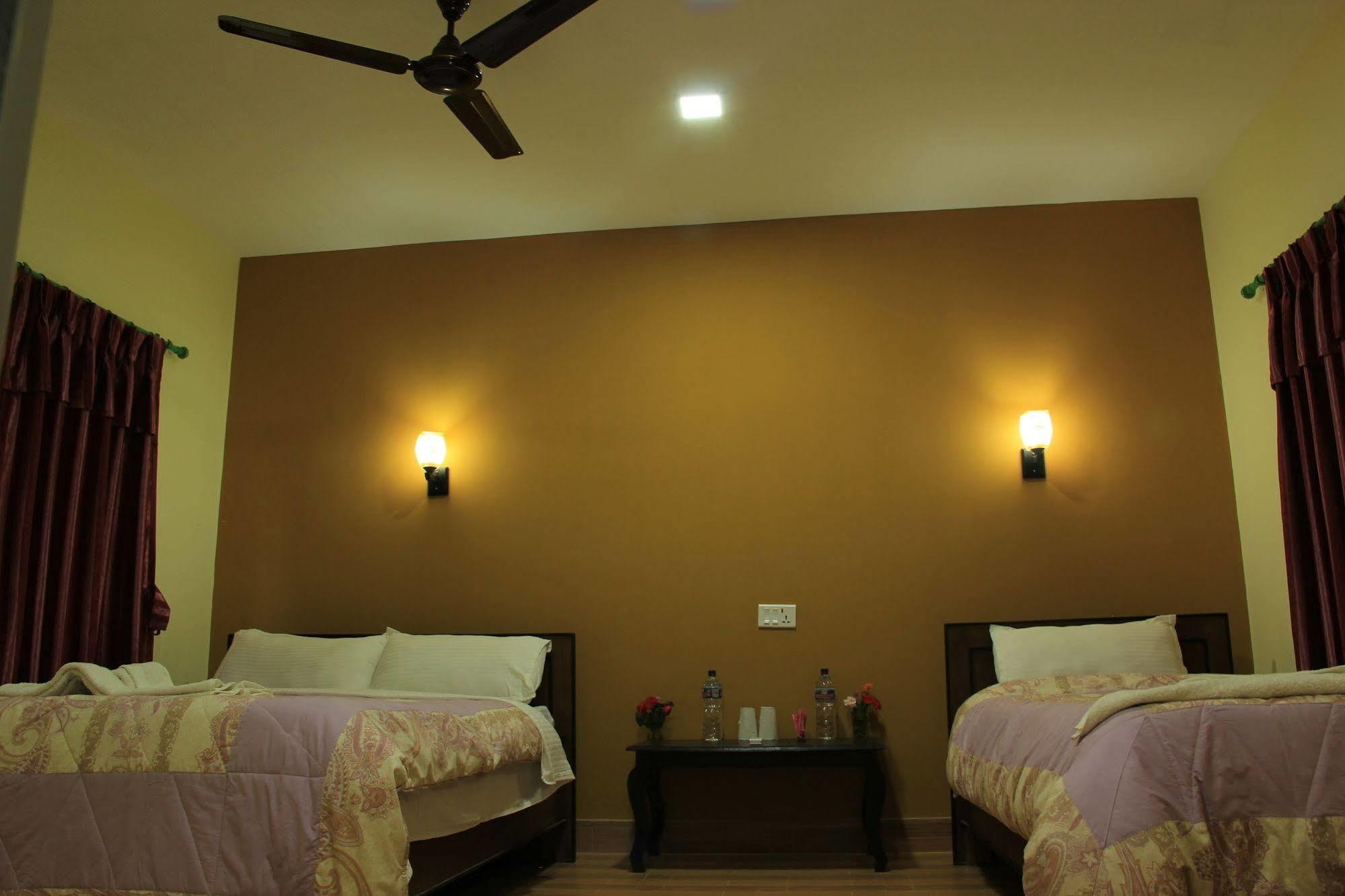 Chitwan Safari Camp & Lodge Sauraha Luaran gambar