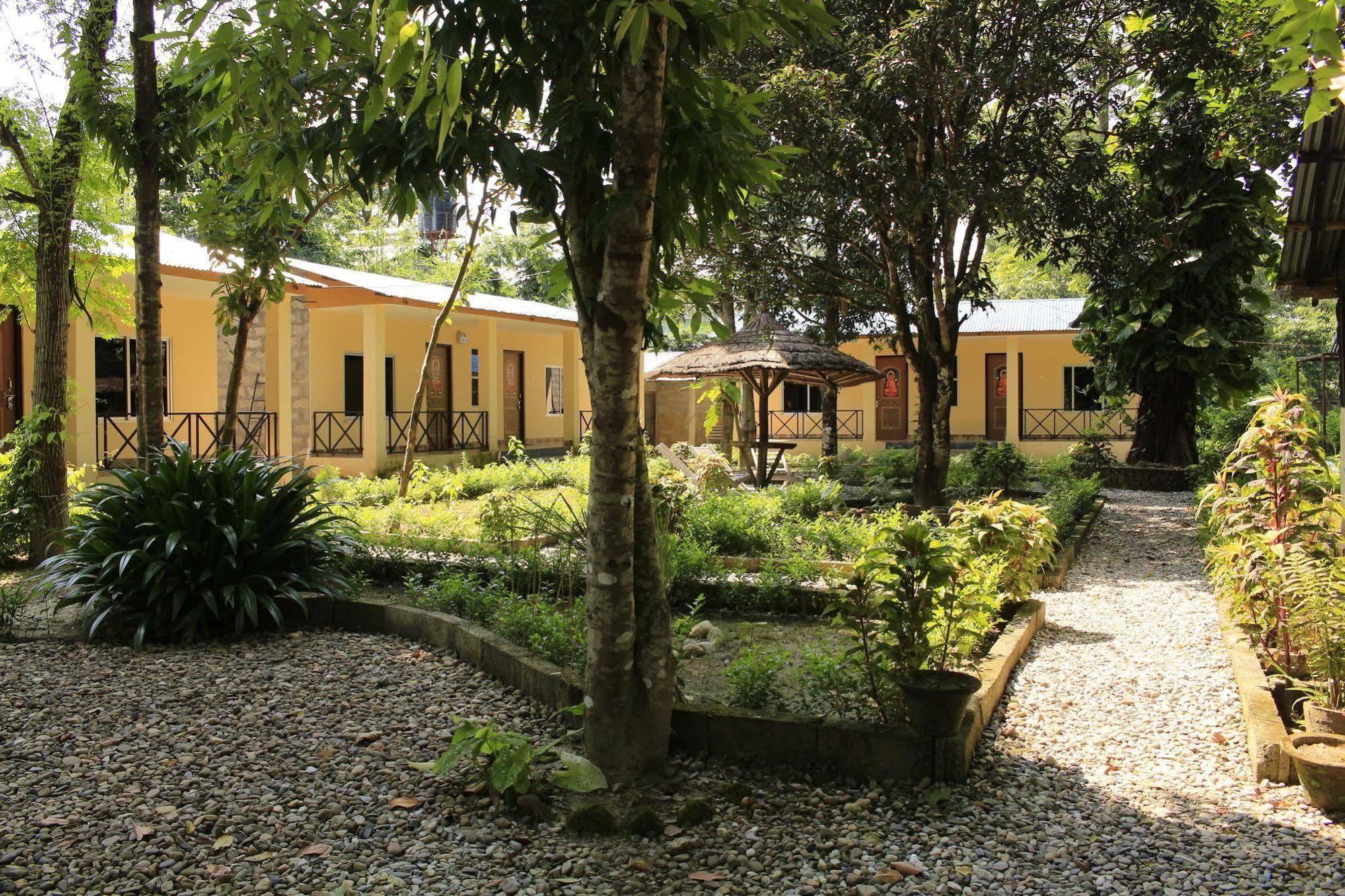 Chitwan Safari Camp & Lodge Sauraha Luaran gambar