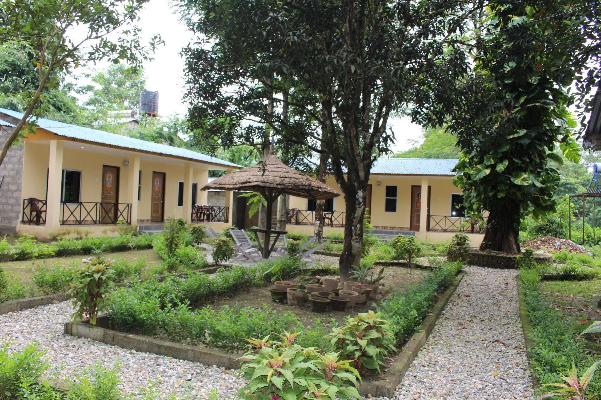 Chitwan Safari Camp & Lodge Sauraha Luaran gambar